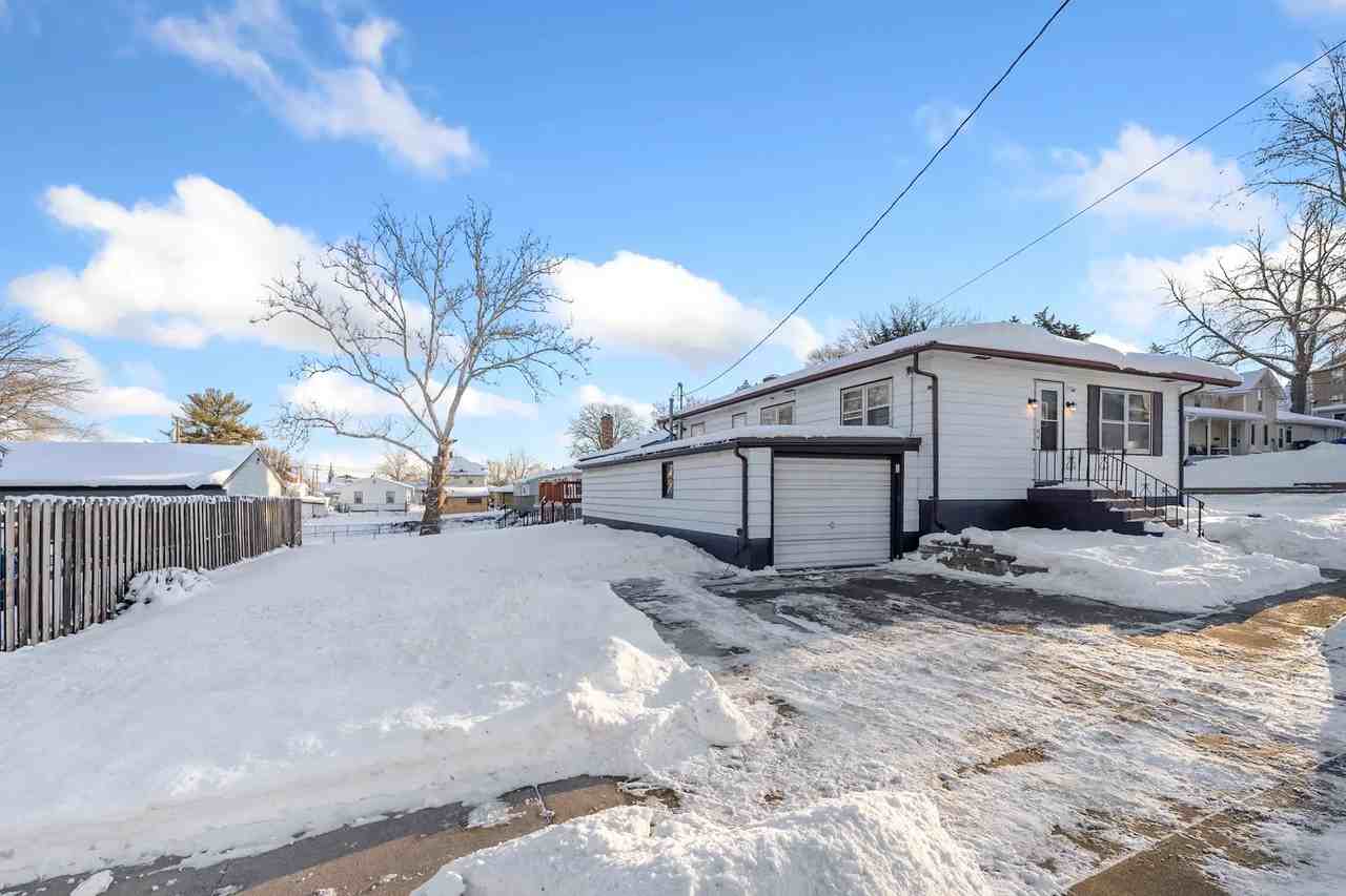 409 W 5th St - Photo 3 of 11