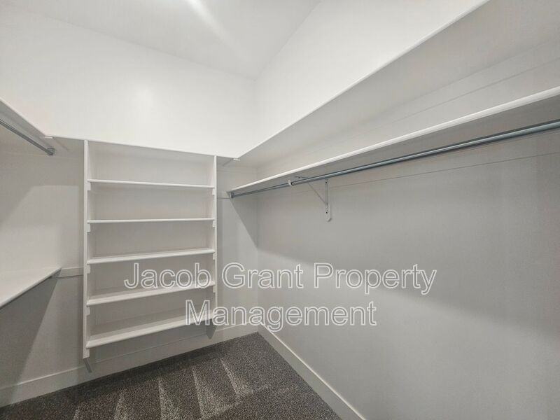 7132 S 9th W - Photo 6 of 21