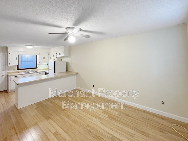 111 Creekside Dr #2 - Photo 3 of 13