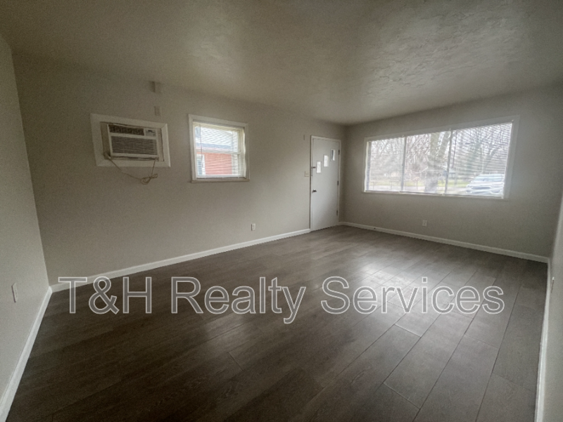 5048 Hardegan St - Photo 7 of 16