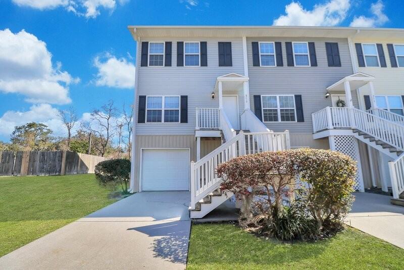 375 Laurel Oak Ln - Photo 2 of 44