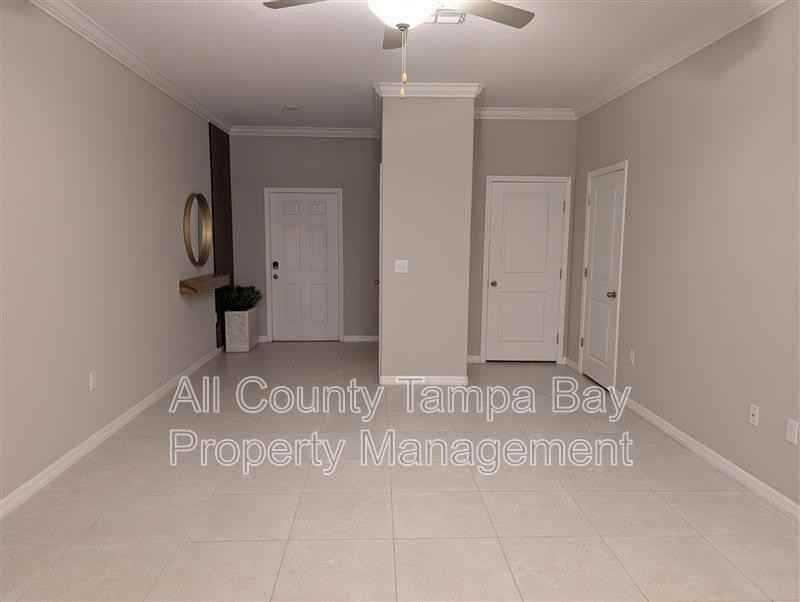1514 Cassius St - Photo 5 of 20