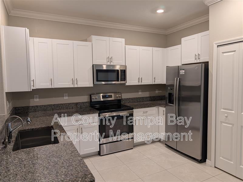 1514 Cassius St - Photo 7 of 20