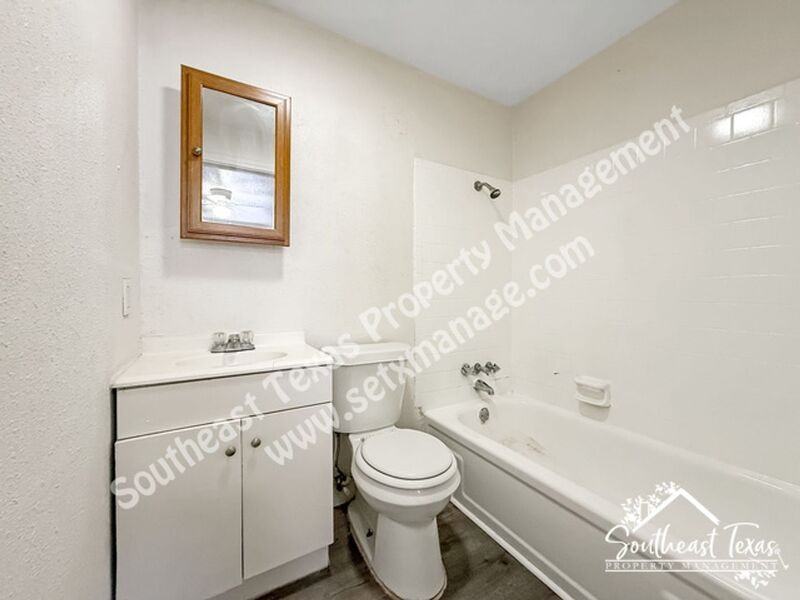 615 Adams St #E - Photo 5 of 6