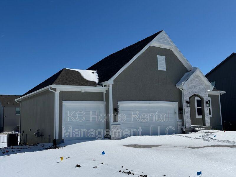 18805 Skyview Ln - Photo 3 of 37