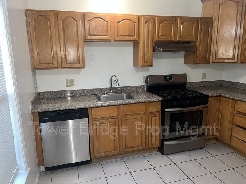 2841 Taft St - Photo 3 of 16