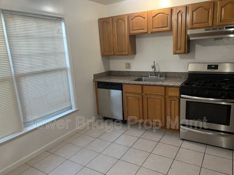 2841 Taft St - Photo 5 of 16