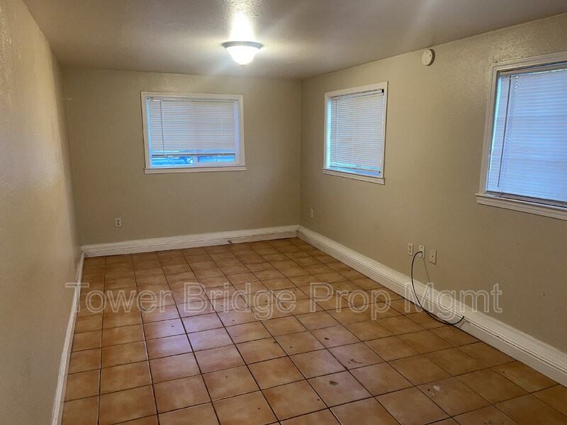 2841 Taft St - Photo 6 of 16