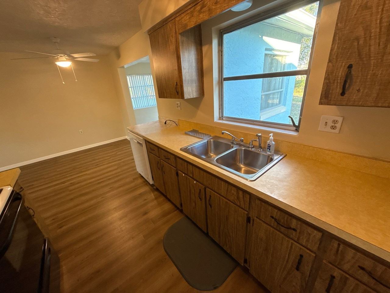 219 S Jefferson St - Photo 6 of 22