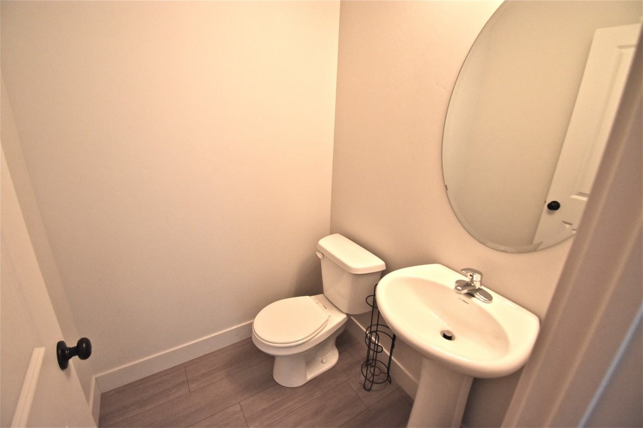 672 N Old Fort Dr - Photo 3 of 33