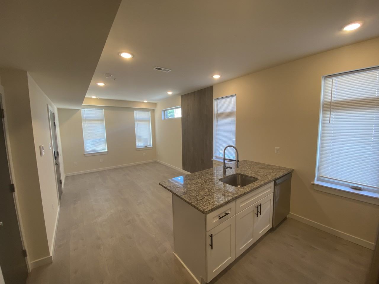 6049 Osage Ave - Photo 2 of 7