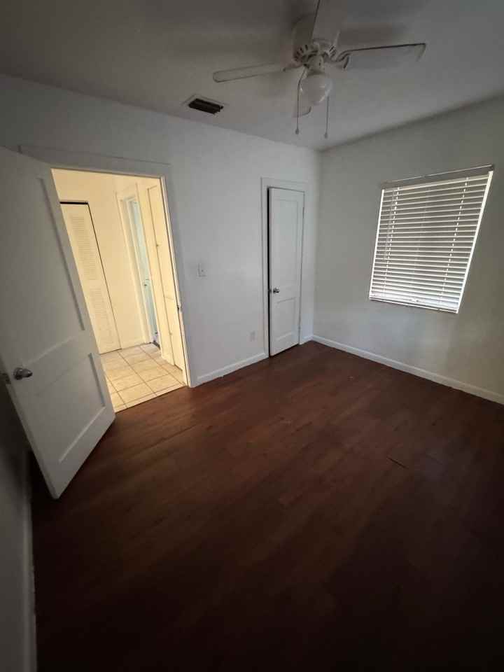 521 Se 7th St #NA - Photo 2 of 12