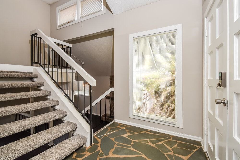 6804 Knollwood Dr - Photo 5 of 18