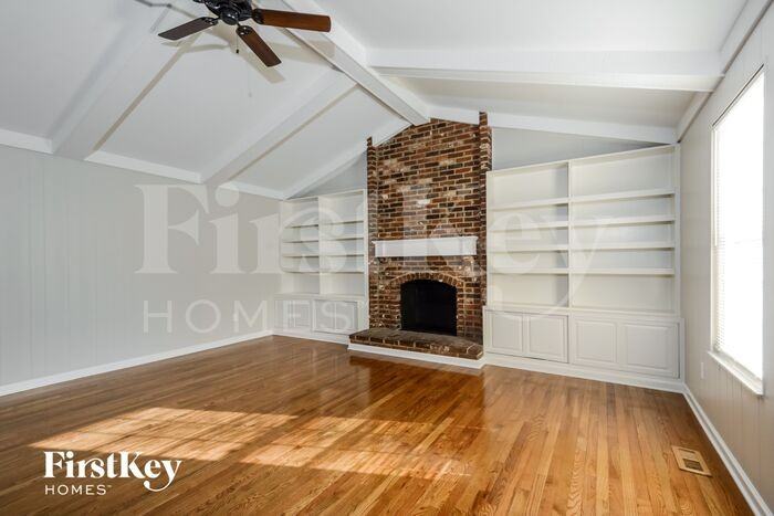 1530 Froesel Dr - Photo 3 of 15