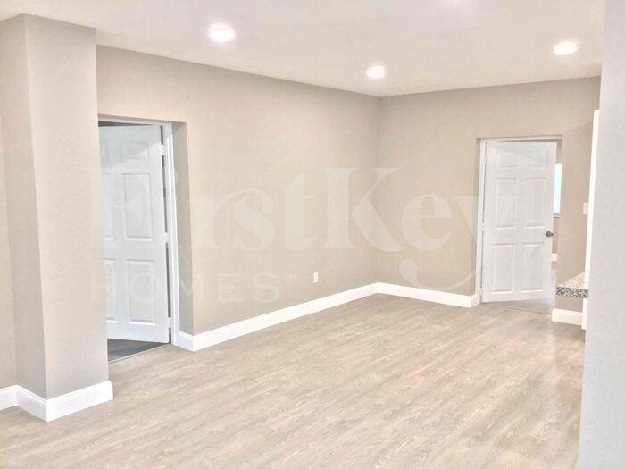 14015 Madison St - Photo 3 of 16