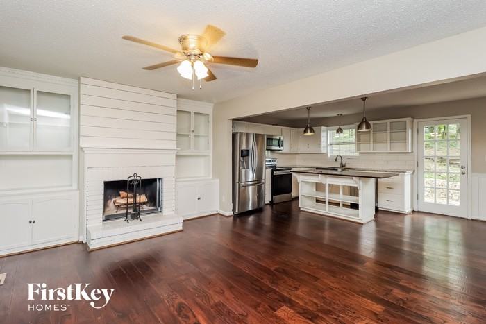 1805 Mohawk Dr - Photo 3 of 15