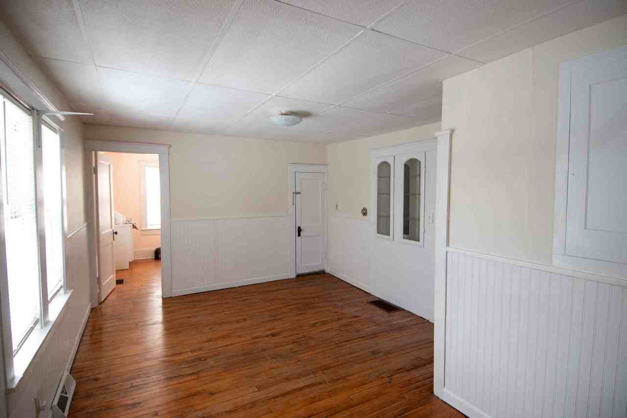 292 Silver St - Photo 3 of 12