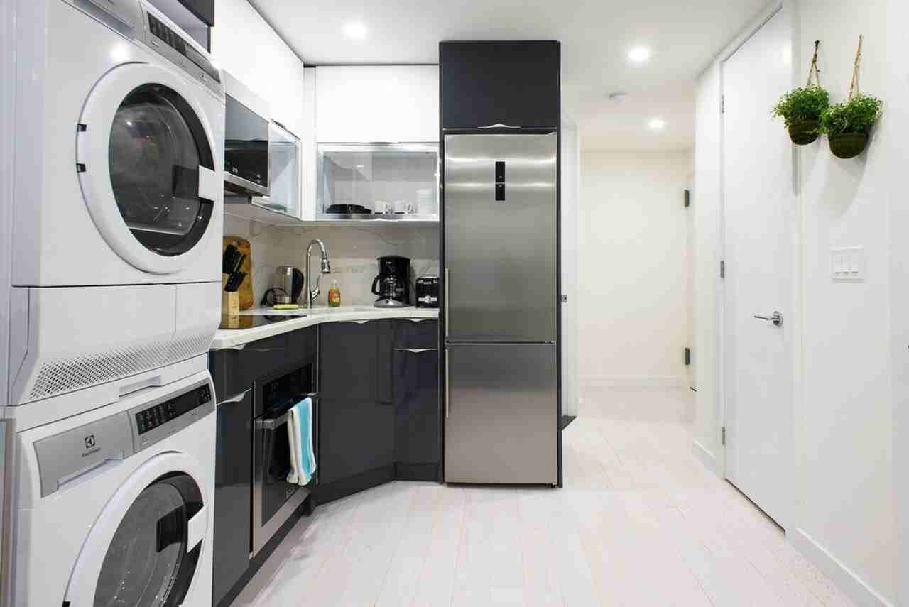 244 E 75th St #1021987P - Photo 5 of 25