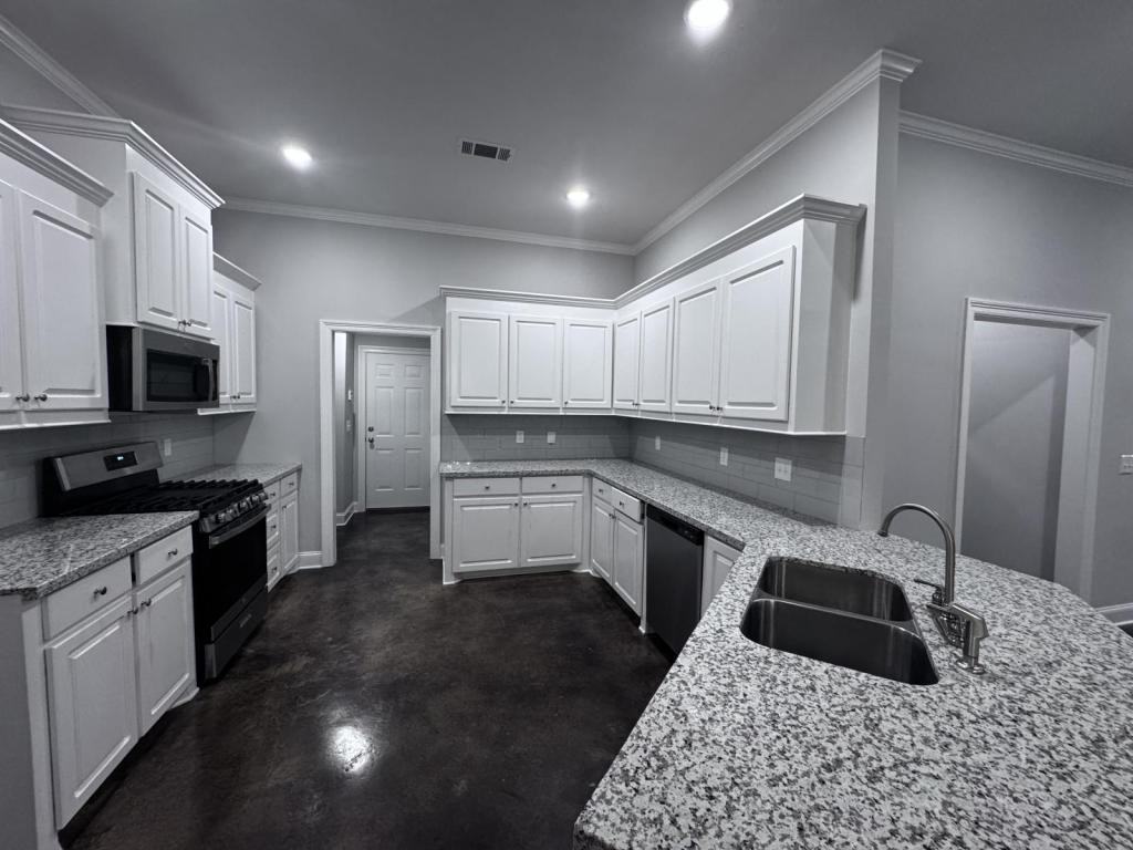 235 Chartleigh Cir - Photo 4 of 24