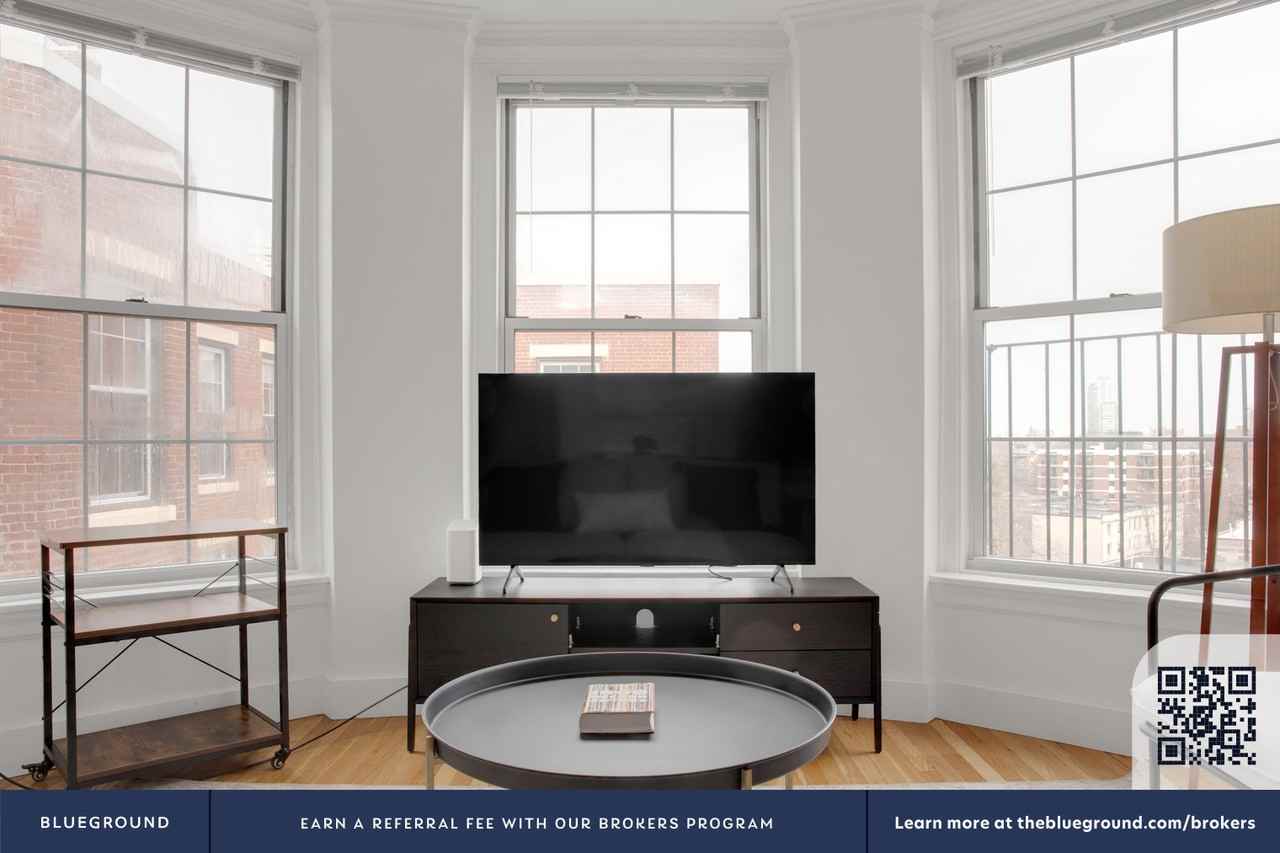 1284 Beacon Street - Photo 4 of 24