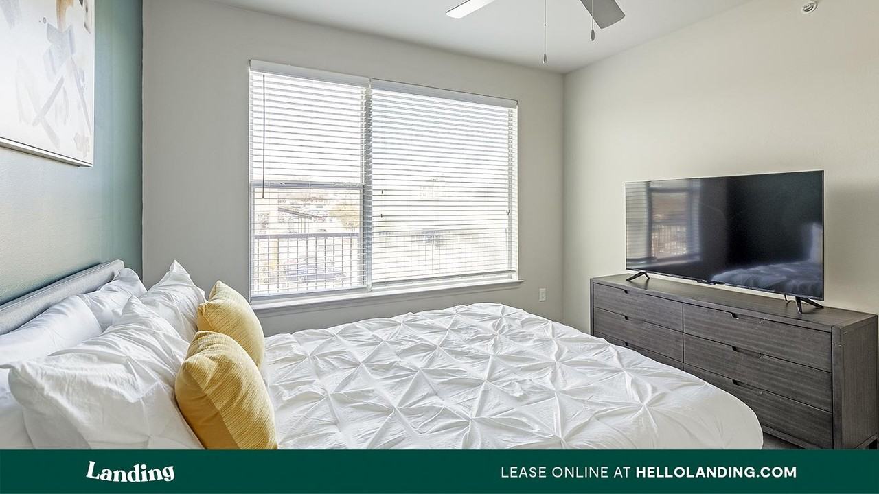 750 Fort Worth Ave - Photo 3 of 50