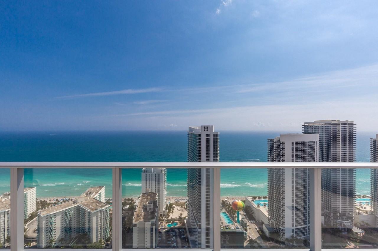2721 Hallandale Beach Boulevard - Photo 2 of 28