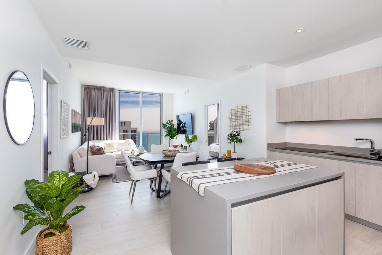 2721 Hallandale Beach Boulevard - Photo 3 of 28