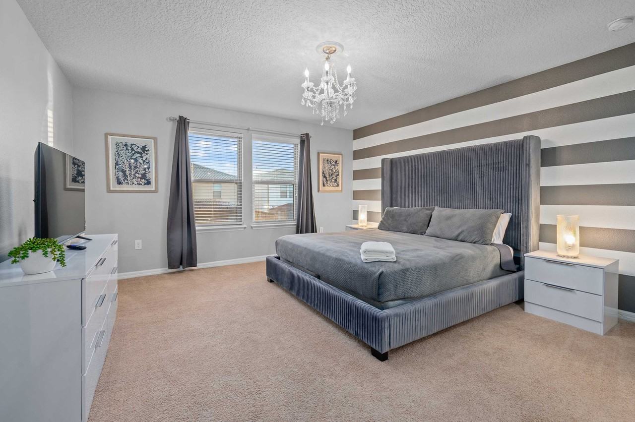 5552 Misty Oak Circle #1026398P - Photo 3 of 50