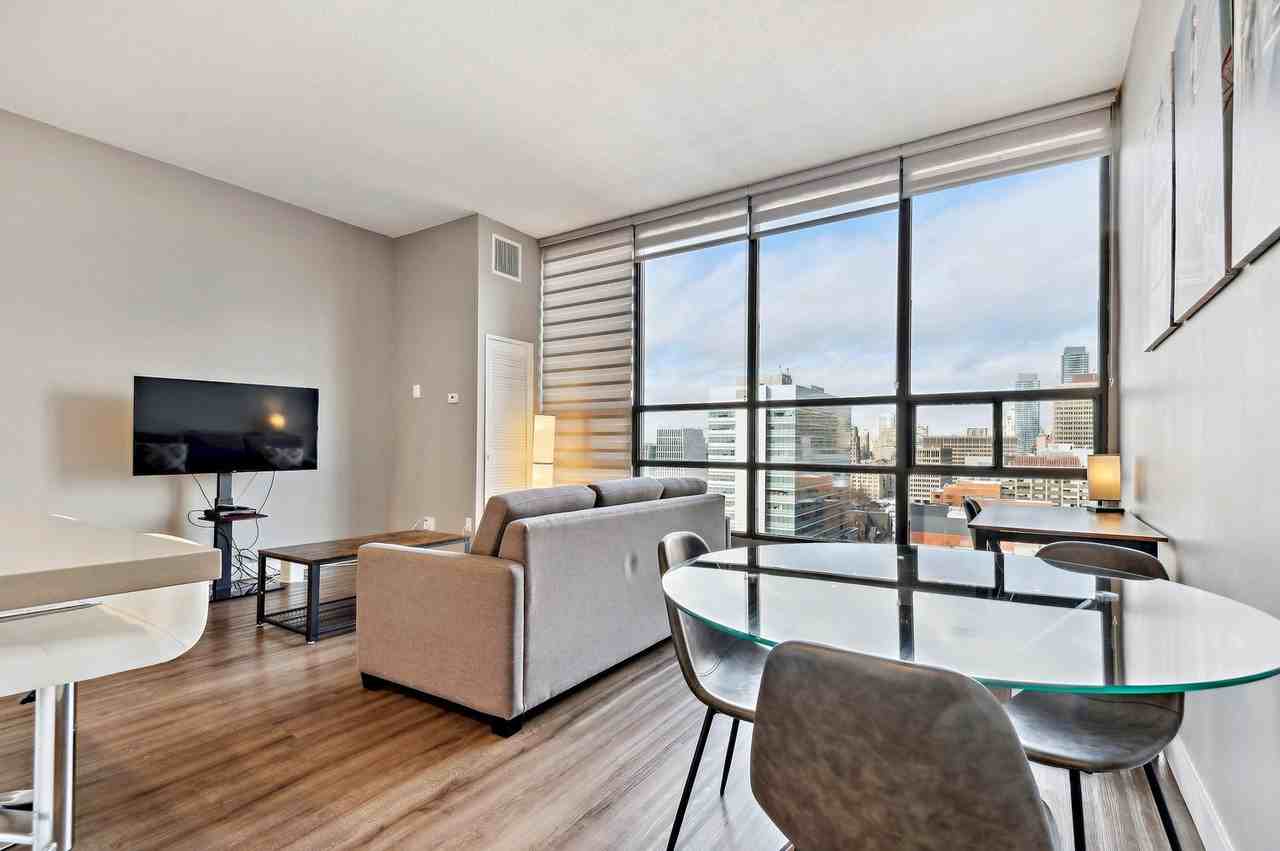 78 Gerrard Street West - Photo 3 of 30