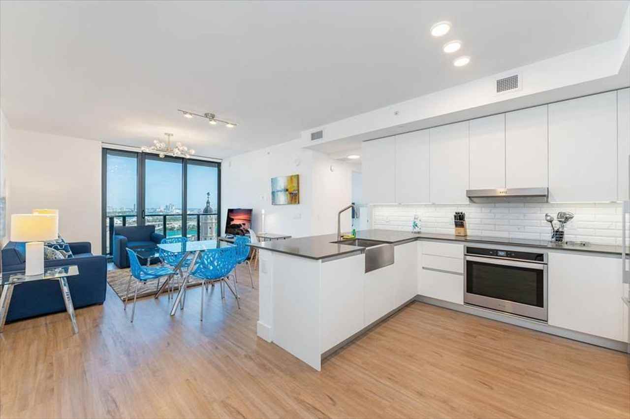 460 Northeast 5th Street - Photo 2 of 76