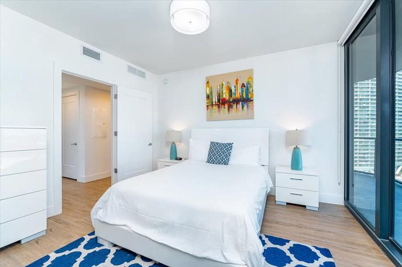 460 Northeast 5th Street - Photo 4 of 29