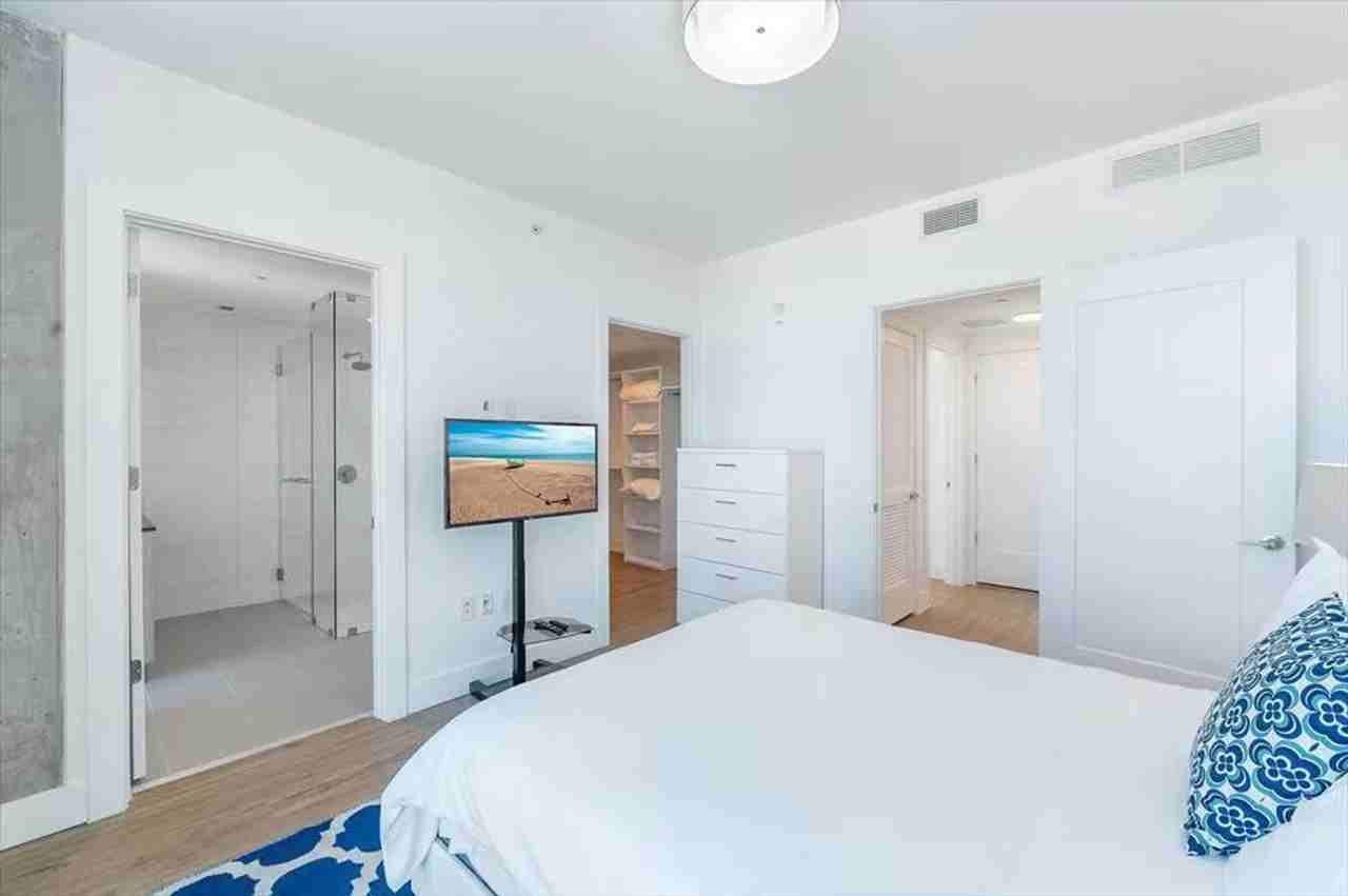 460 Northeast 5th Street - Photo 7 of 29