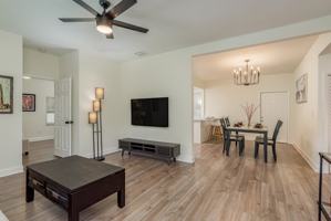 featured image of 206 W Warren Ave