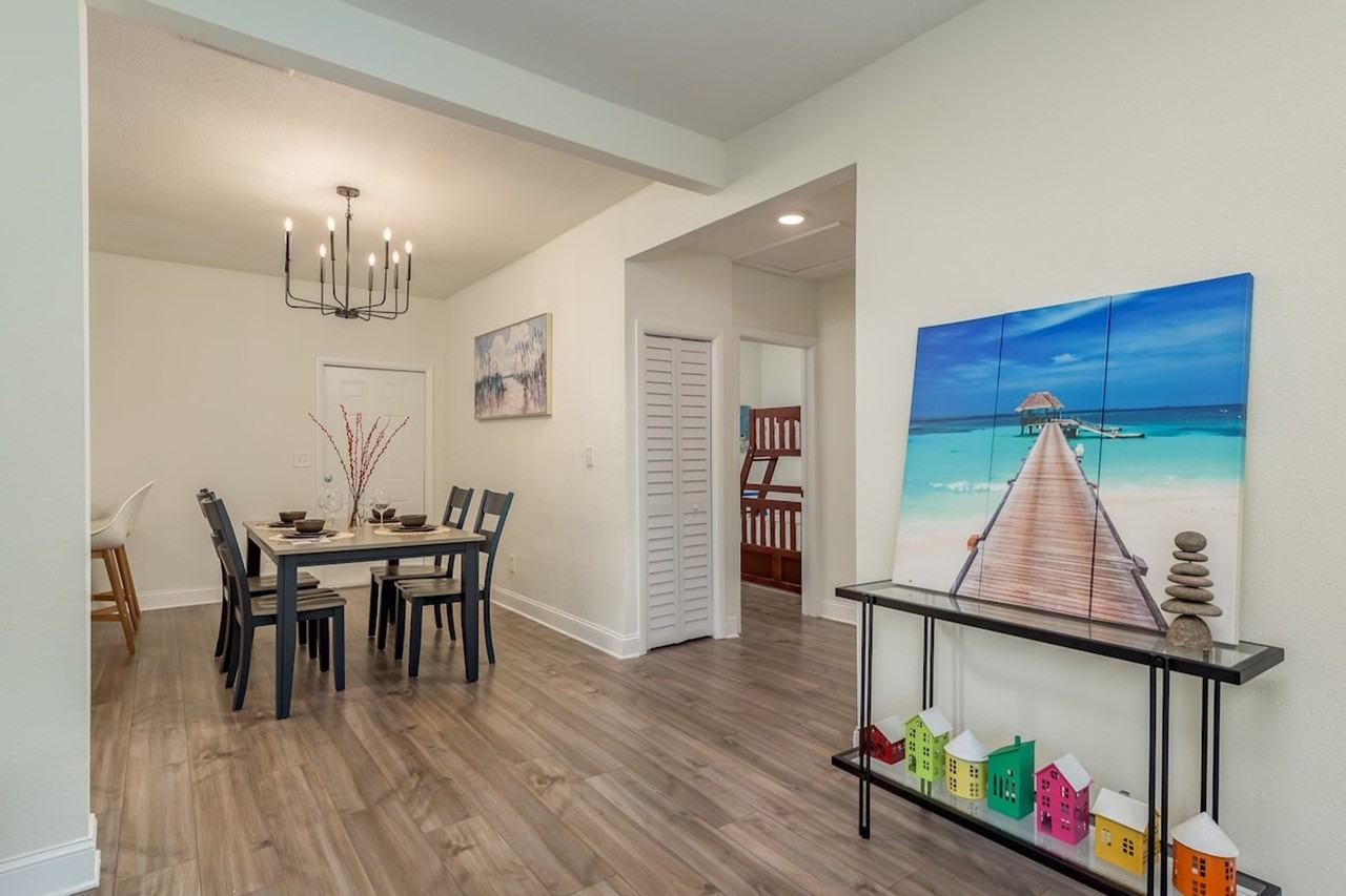 206 W Warren Ave #1053150P - Photo 4 of 39