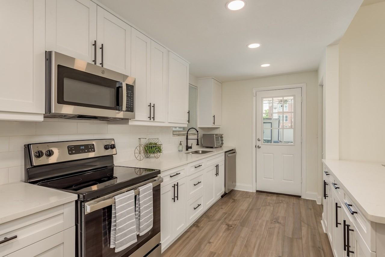 206 W Warren Ave #1053150P - Photo 7 of 39