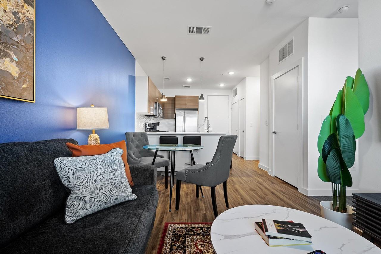 2425 E Riverside Dr #1240400P - Photo 2 of 28