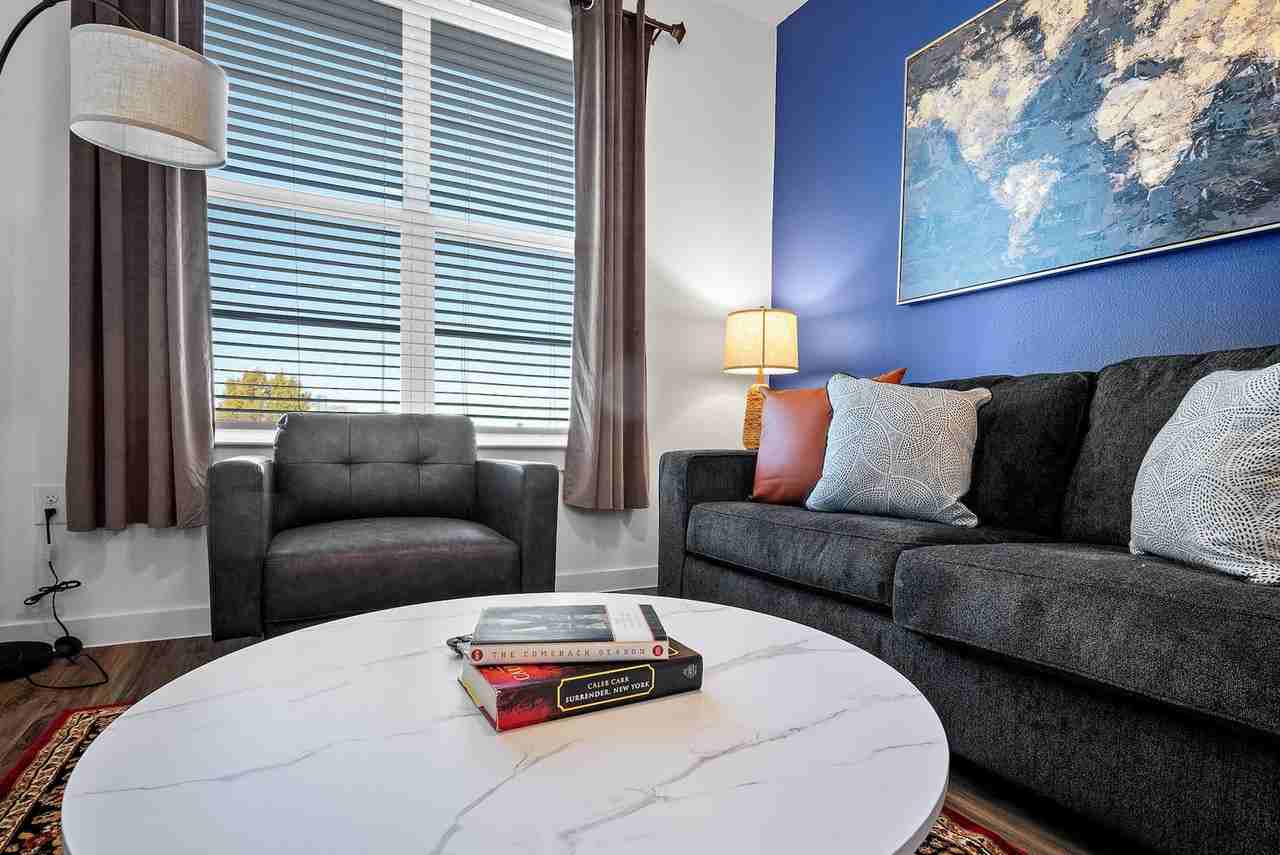 2425 E Riverside Dr #1240400P - Photo 4 of 28