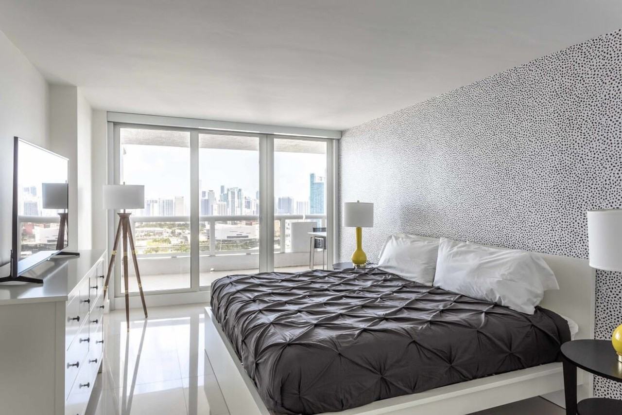 601 Biscayne Blvd #1055605P - Photo 2 of 33