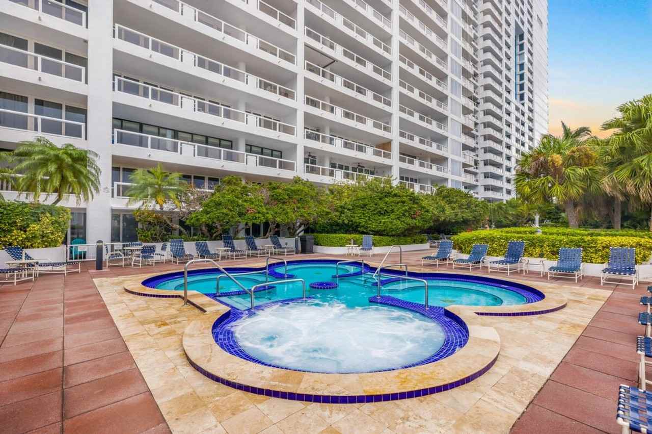 601 Biscayne Blvd #1055605P - Photo 4 of 33
