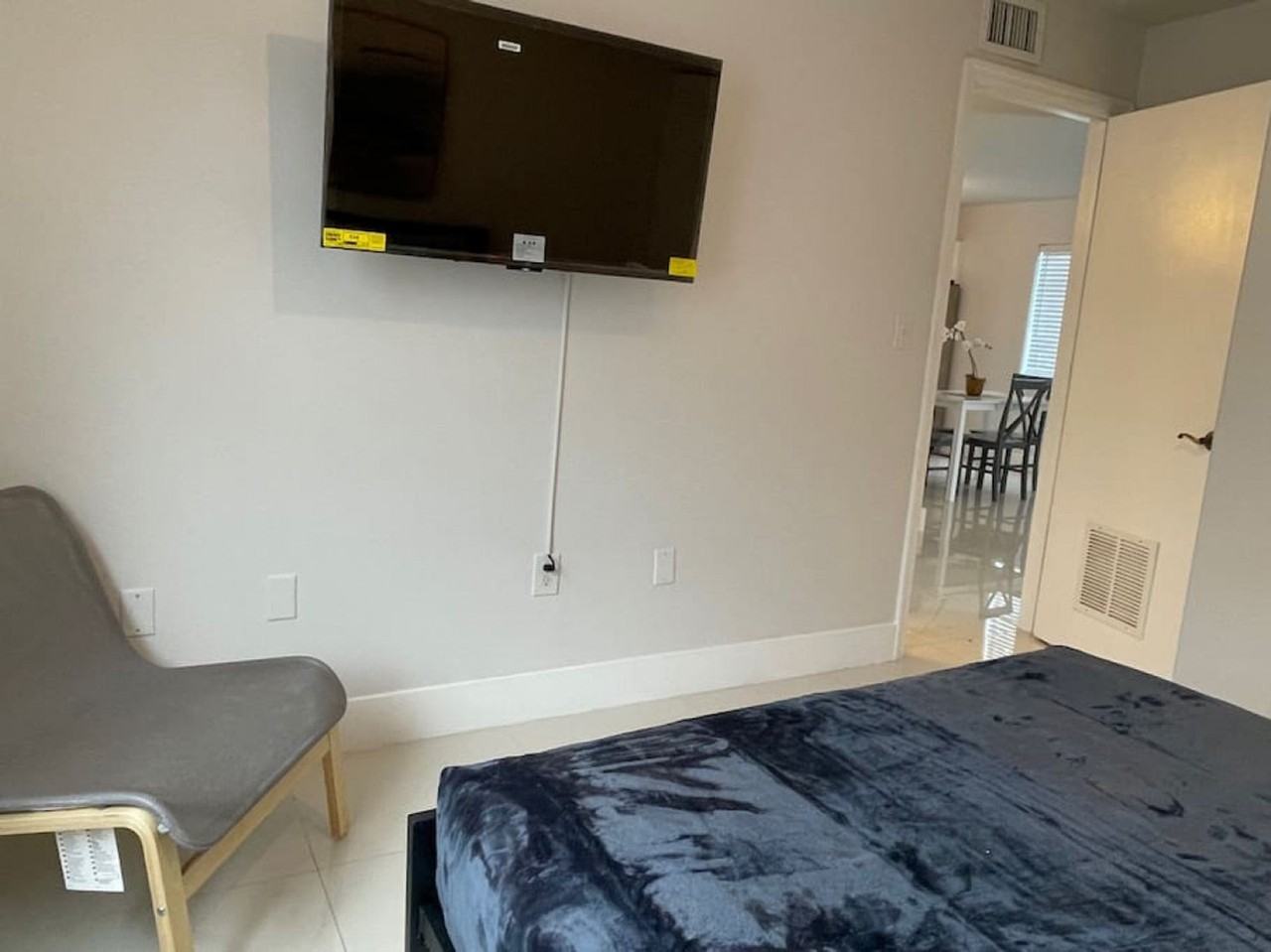 1375 Sw 6th St #1056519P - Photo 4 of 11