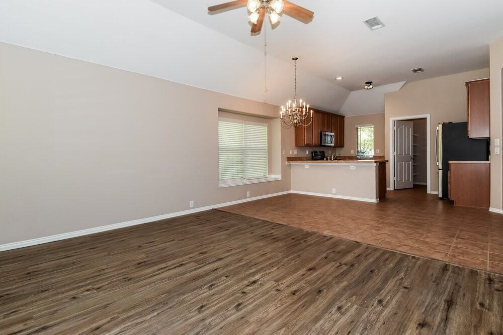 2224 Kingsdale Ct - Photo 4 of 16