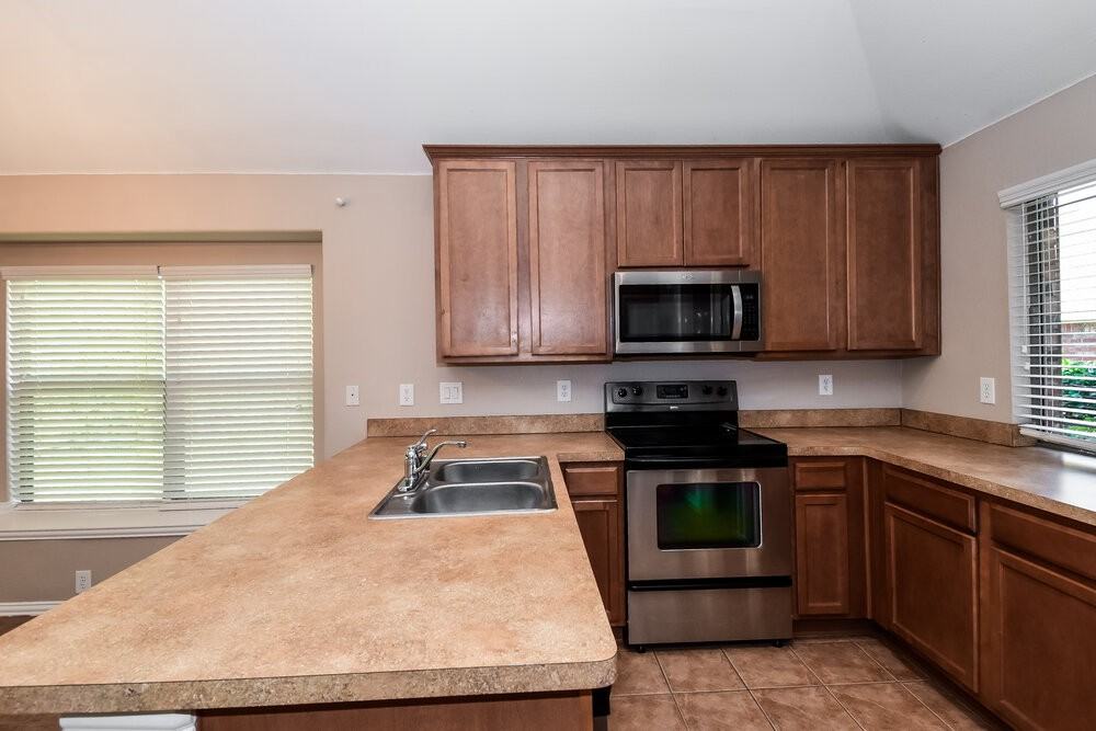 2224 Kingsdale Ct - Photo 6 of 16