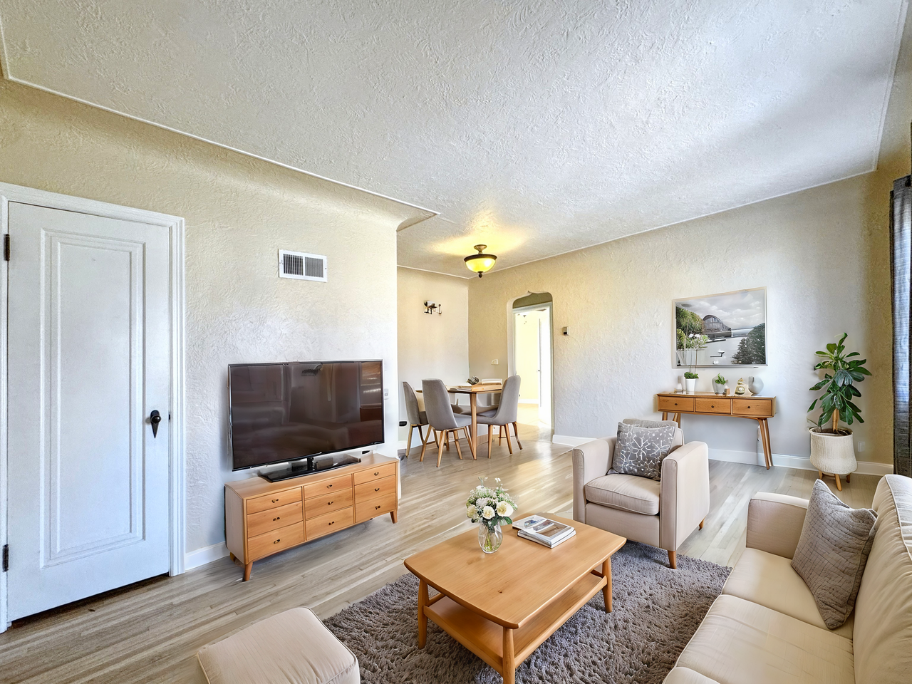 1050 E Bates Pkwy - Photo 2 of 16