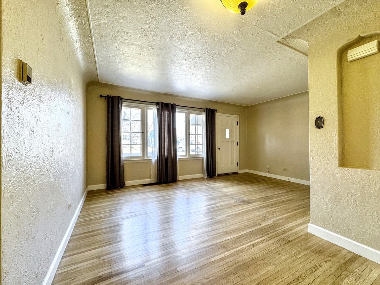 1050 E Bates Pkwy - Photo 3 of 16