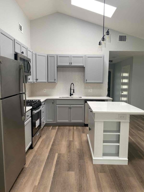 1006 W Leland Ave - Photo 3 of 16