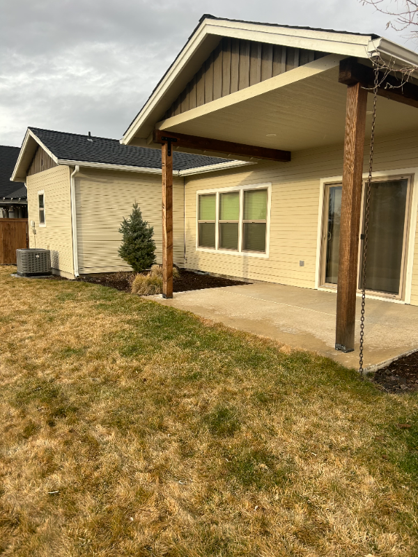 447 Se Stearns Rd - Photo 2 of 9