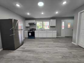 128 Henderson St - Photo 1 of 1