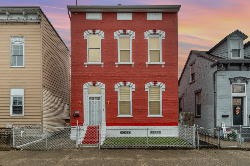 318 W 10th St - Photo 3 of 20
