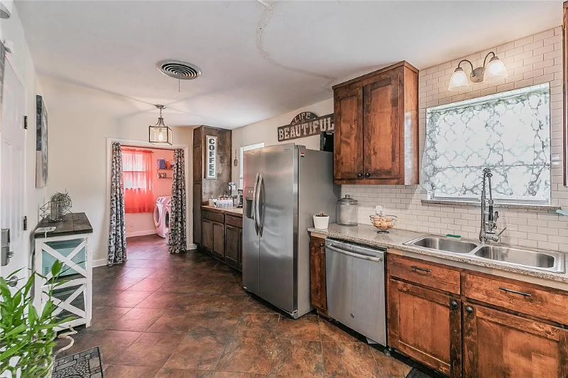 7013 Meadowbrook Dr - Photo 4 of 19