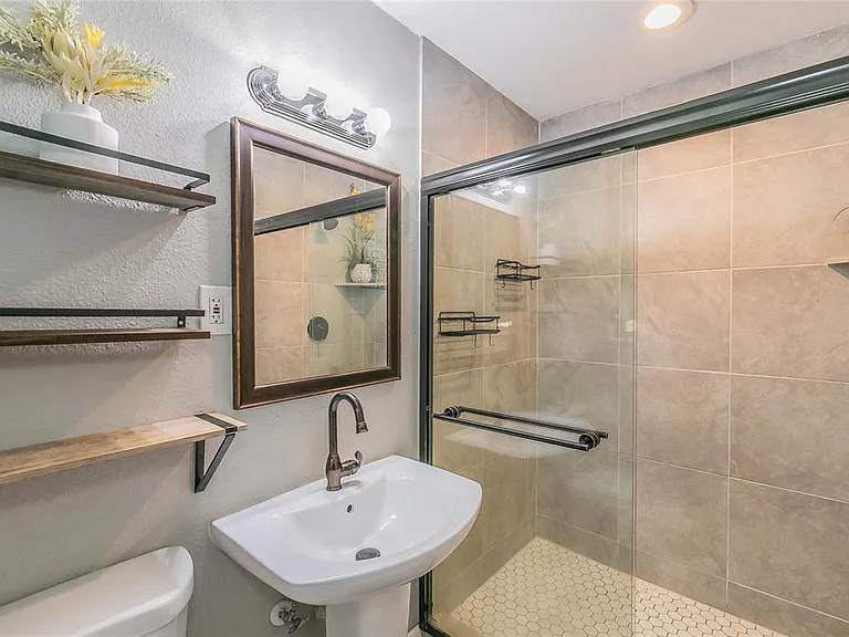 7013 Meadowbrook Dr - Photo 6 of 19